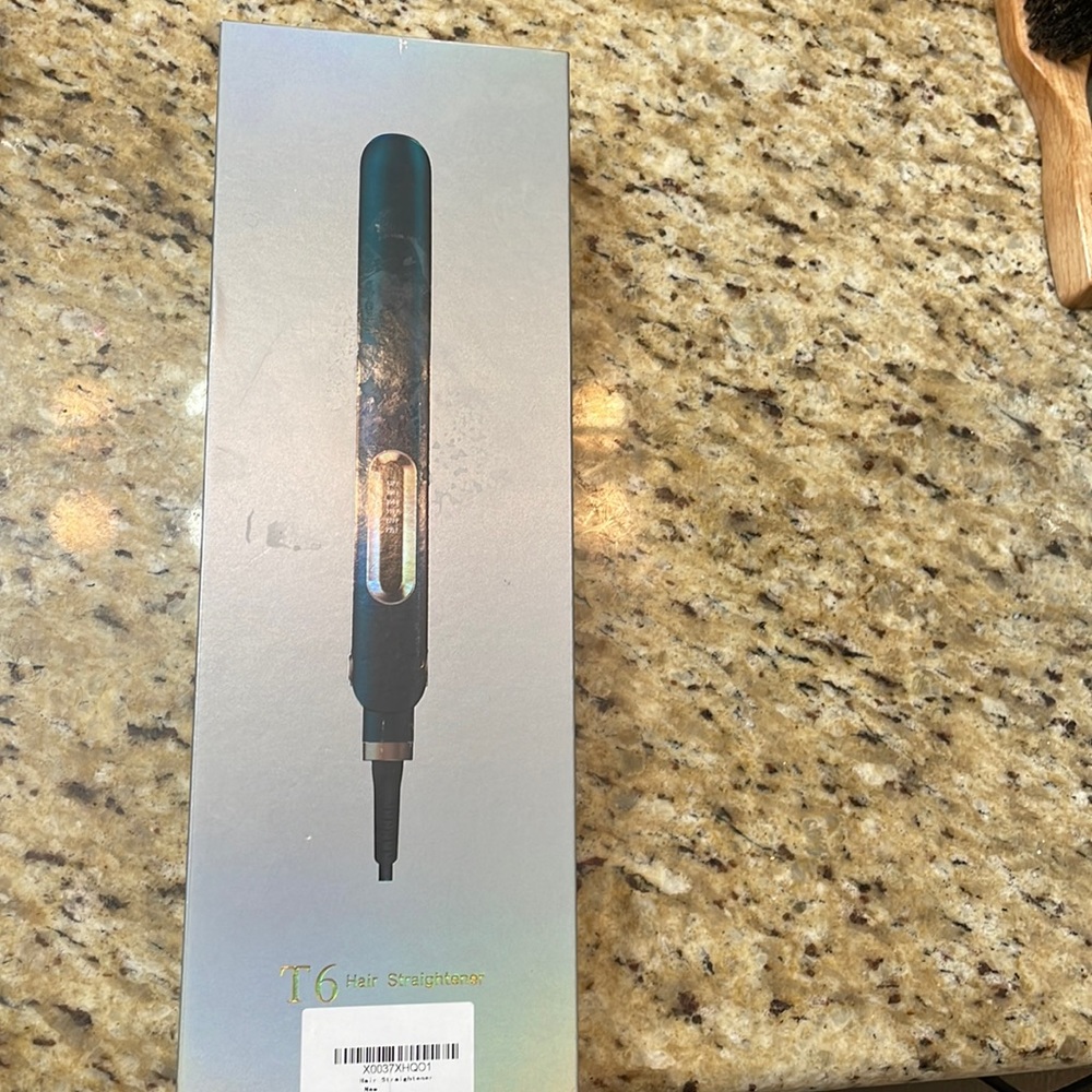 T6 Flat iron NWOT